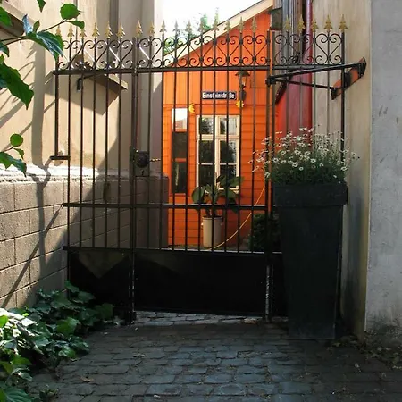 Privat Wohnen Im Schlosshof Waldlaubersheim