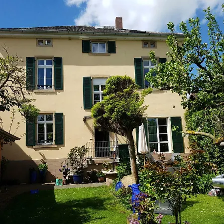 Séjour chez l'habitant Privat Wohnen Im Schlosshof Waldlaubersheim